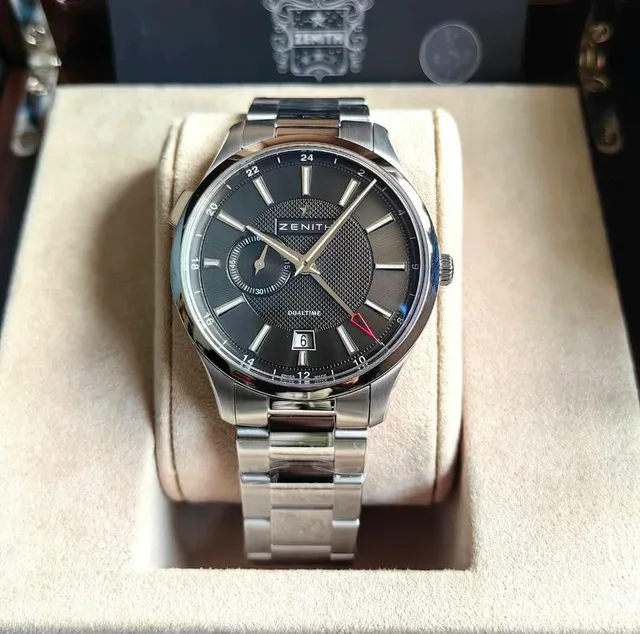 Zenith Elite Captain Dual Time 03.2130.682/22.M2130 · ຮູບຈາກໂພສ Facebook · SAIFA Facebook Page